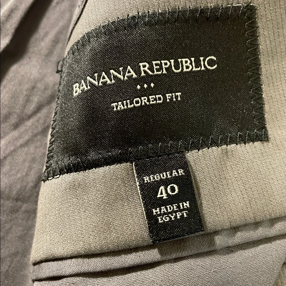 Banana Republic Men’s Tailored Fit,  Gray Blazer. Size 40R. Like New Retail $210